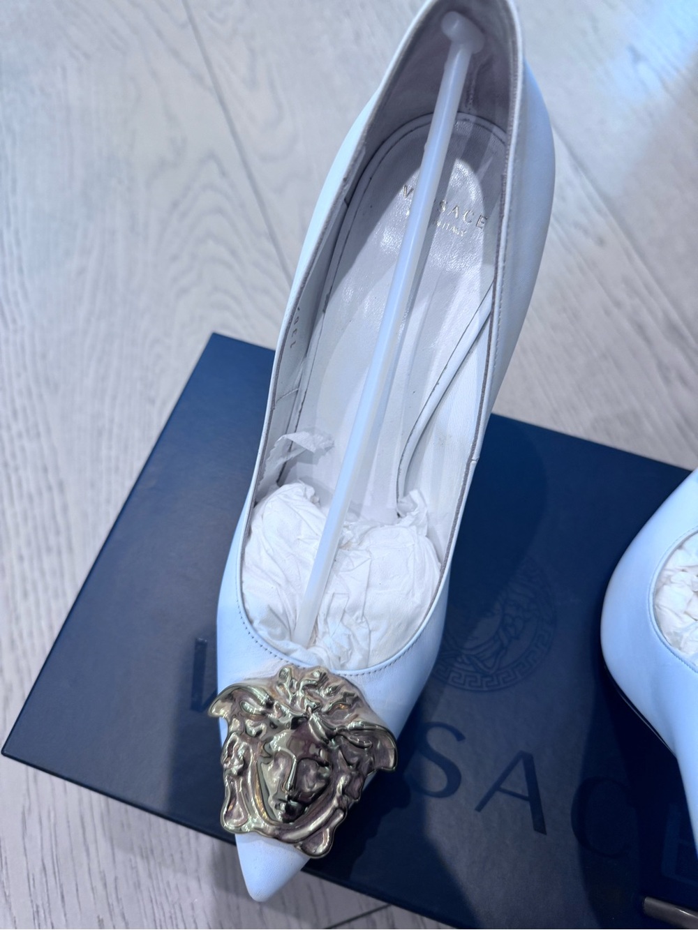 Authentic Versace White Leather Pumps with Gold Medusa DECOLLETE VITELLINO 38 - Picture 4 of 16